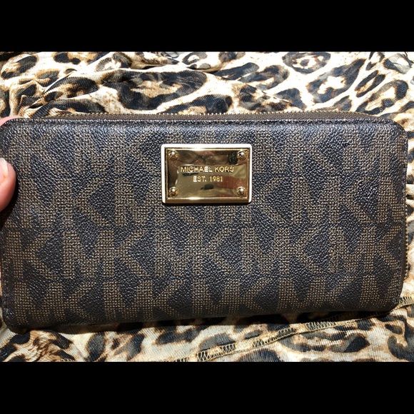 Michael Kors Handbags - Michael Kors Wallet